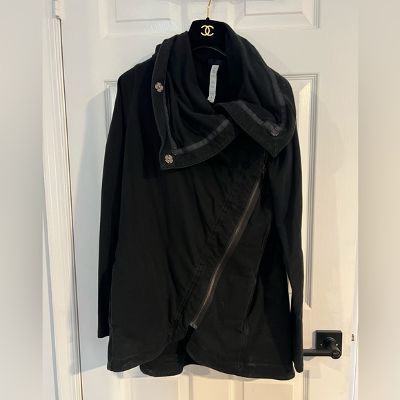 Lululemon Method Wrap Asymmetrical Zip Jacket Black Womens Rare Yoga Size 10 - Picture 6 of 10